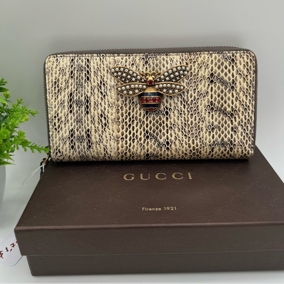 Gucci Beige Snake Print Wallet with Gold Embelished Bee Accent EUC - Picture 5 of 12